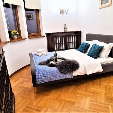 Central Arghezi University Square Apartman Bukarest Kültér fotó