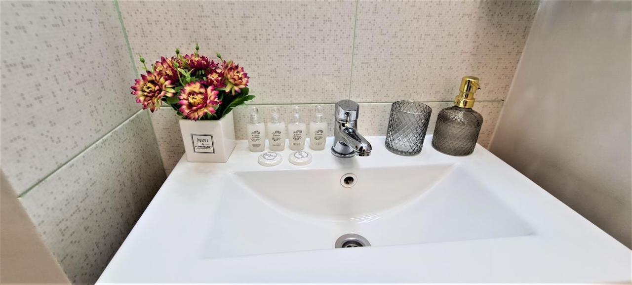 Central Arghezi University Square Apartman Bukarest Kültér fotó