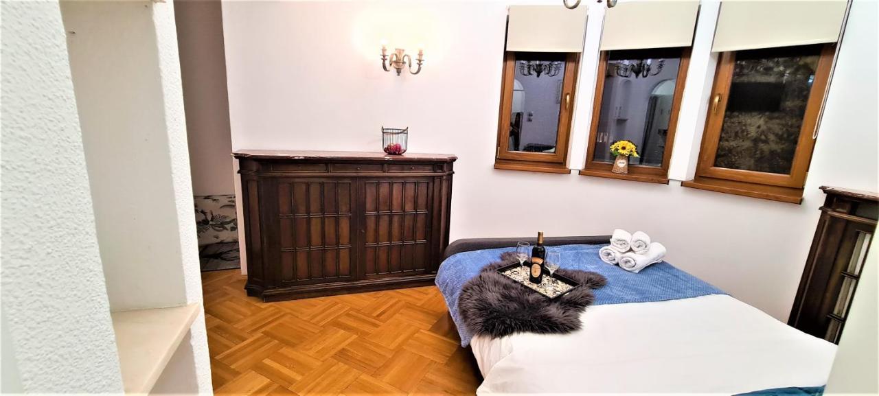 Central Arghezi University Square Apartman Bukarest Kültér fotó