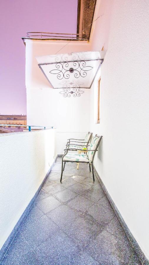 Central Arghezi University Square Apartman Bukarest Kültér fotó