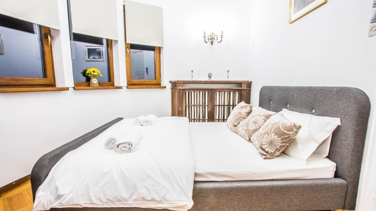 Central Arghezi University Square Apartman Bukarest Kültér fotó